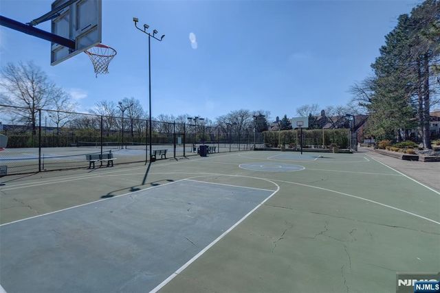 412 Egret Lane, Secaucus, NJ 07094