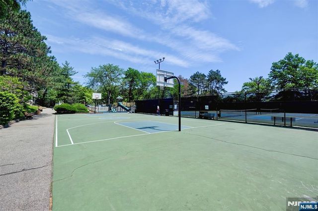 412 Egret Lane, Secaucus, NJ 07094