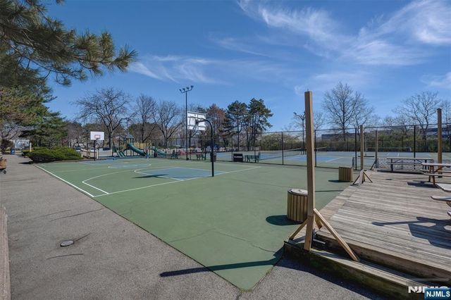 412 Egret Lane, Secaucus, NJ 07094