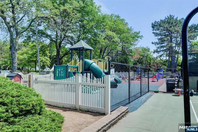 412 Egret Lane, Secaucus, NJ 07094