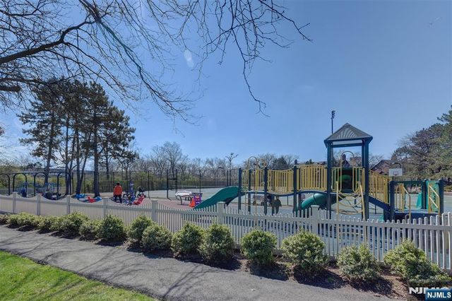 412 Egret Lane, Secaucus, NJ 07094