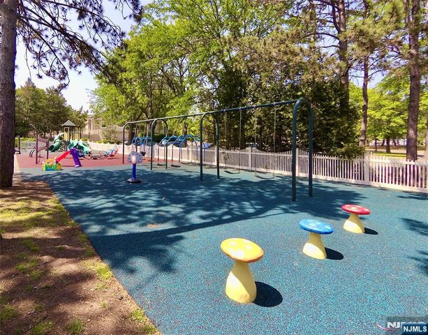 412 Egret Lane, Secaucus, NJ 07094