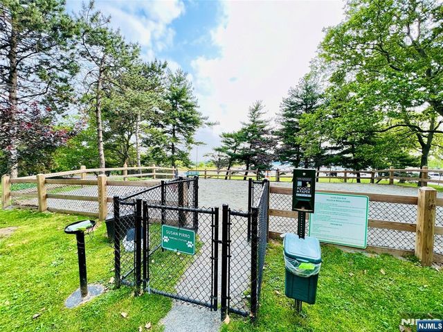 412 Egret Lane, Secaucus, NJ 07094