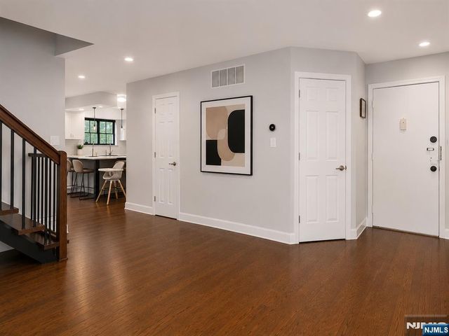 412 Egret Lane, Secaucus, NJ 07094