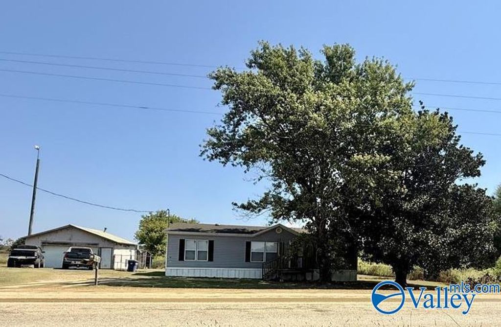 51 Boatfield Lane, Gadsden, AL 35901