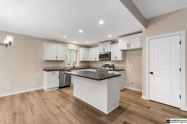 2711 Lynnwood Drive, Bellevue, NE 68123