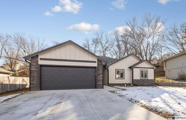 2711 Lynnwood Drive, Bellevue, NE 68123