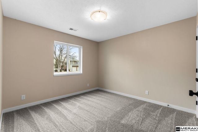 2711 Lynnwood Drive, Bellevue, NE 68123