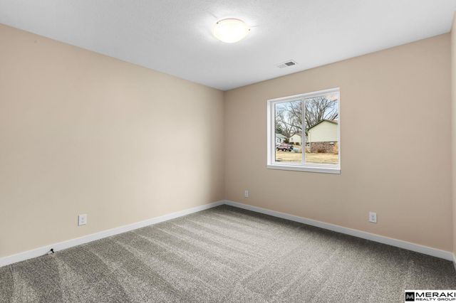 2711 Lynnwood Drive, Bellevue, NE 68123