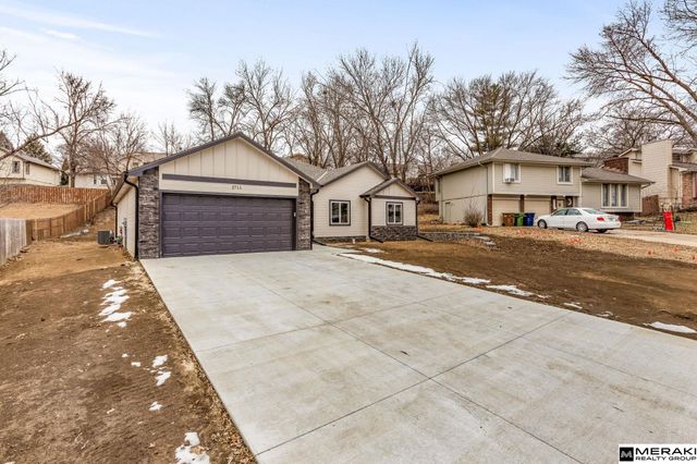 2711 Lynnwood Drive, Bellevue, NE 68123