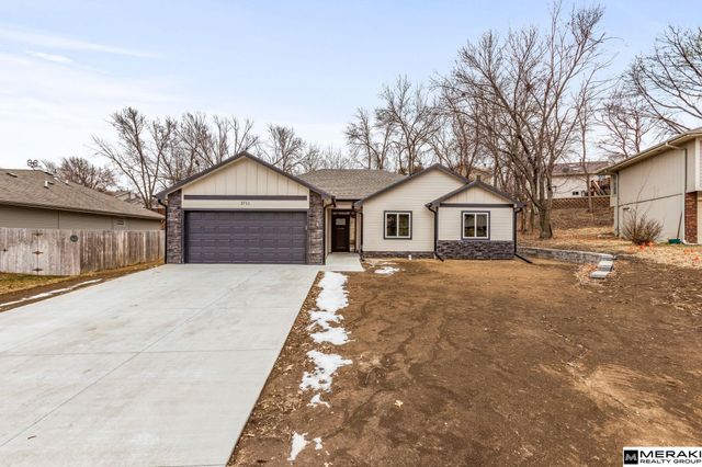 2711 Lynnwood Drive, Bellevue, NE 68123