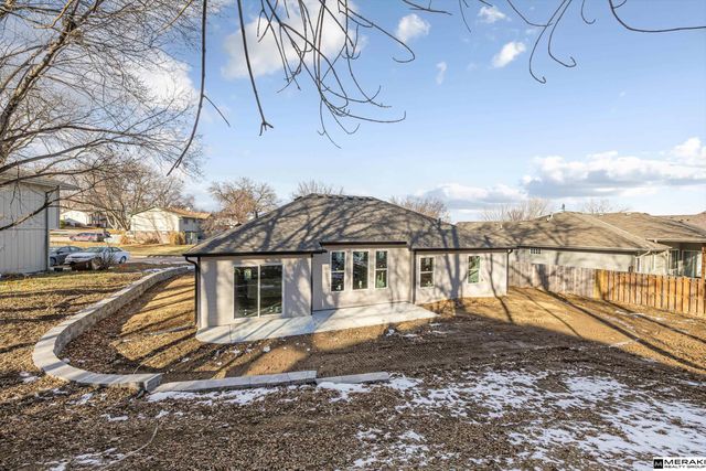 2711 Lynnwood Drive, Bellevue, NE 68123