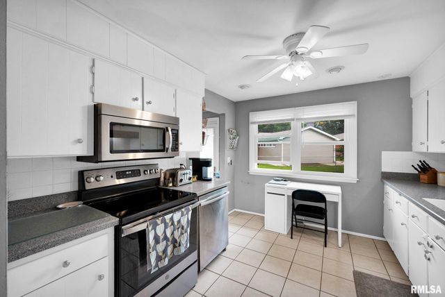 129 NORTHSHORE Drive, Morton, IL 61550