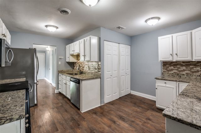 2306 Lakeland Place, Carrollton, TX 75006