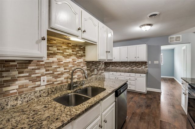 2306 Lakeland Place, Carrollton, TX 75006