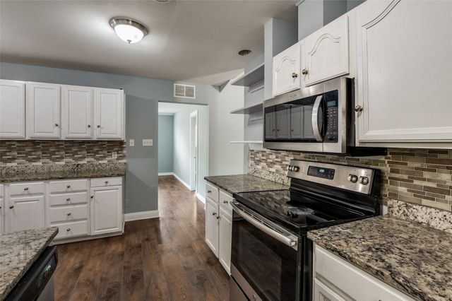 2306 Lakeland Place, Carrollton, TX 75006