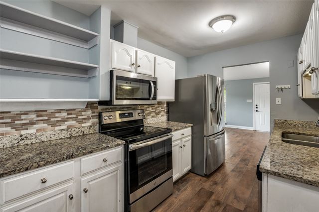 2306 Lakeland Place, Carrollton, TX 75006