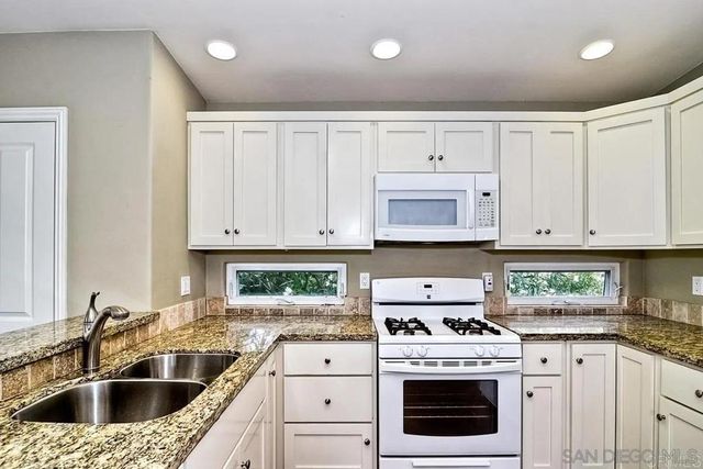 2677 Jefferson St, Carlsbad, CA 92008