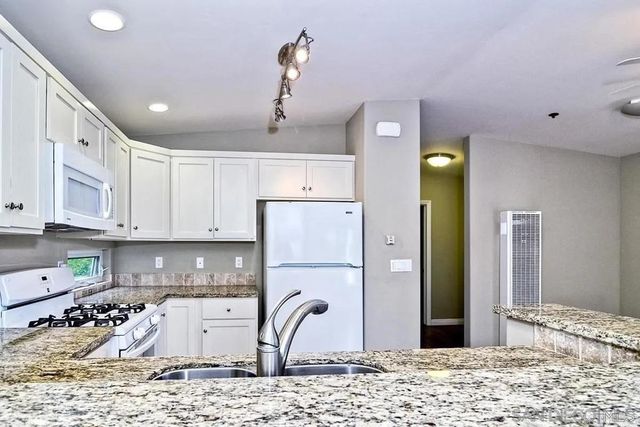 2677 Jefferson St, Carlsbad, CA 92008