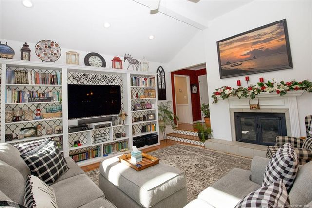 104 Oxford Court, West End, NC 27376