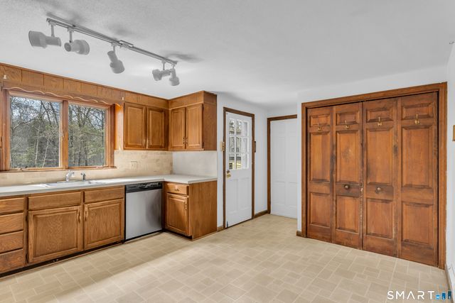 94 Quonnipaug Hill Road, Guilford, CT 06437
