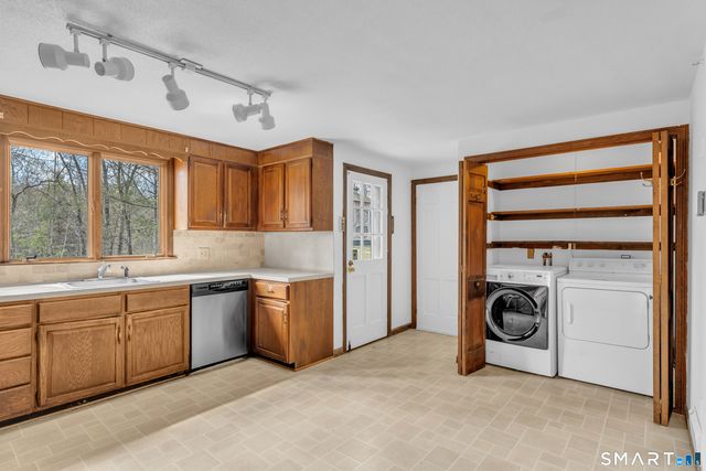 94 Quonnipaug Hill Road, Guilford, CT 06437