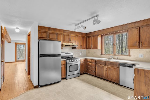 94 Quonnipaug Hill Road, Guilford, CT 06437