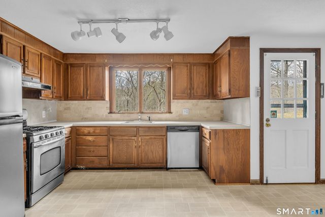 94 Quonnipaug Hill Road, Guilford, CT 06437