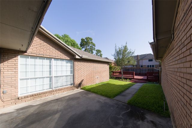 2119 Antibes Drive, Carrollton, TX 75006