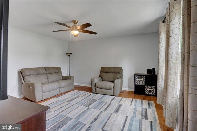 1541 STREAMSIDE DR, Chambersburg, PA 17202