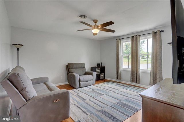 1541 STREAMSIDE DR, Chambersburg, PA 17202