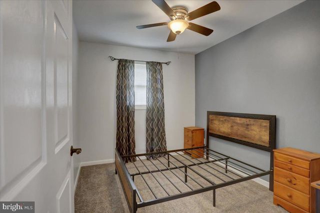 1541 STREAMSIDE DR, Chambersburg, PA 17202
