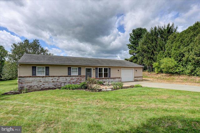1541 STREAMSIDE DR, Chambersburg, PA 17202