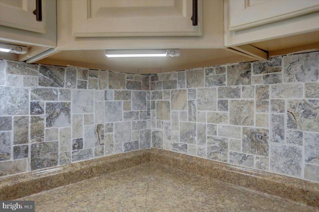 1541 STREAMSIDE DR, Chambersburg, PA 17202