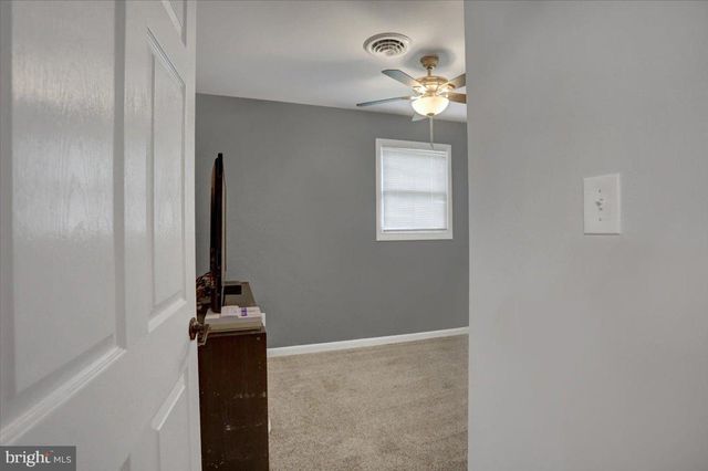 1541 STREAMSIDE DR, Chambersburg, PA 17202