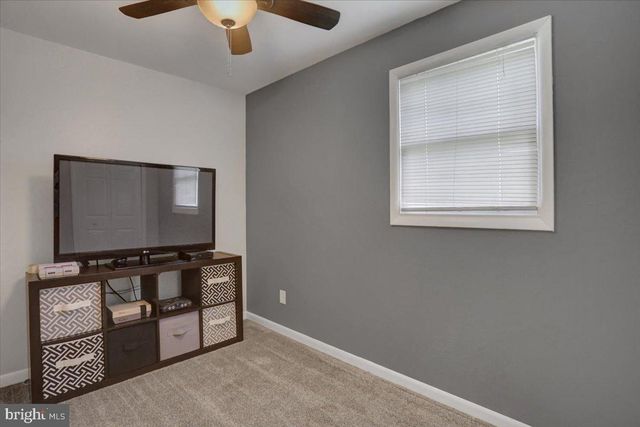 1541 STREAMSIDE DR, Chambersburg, PA 17202