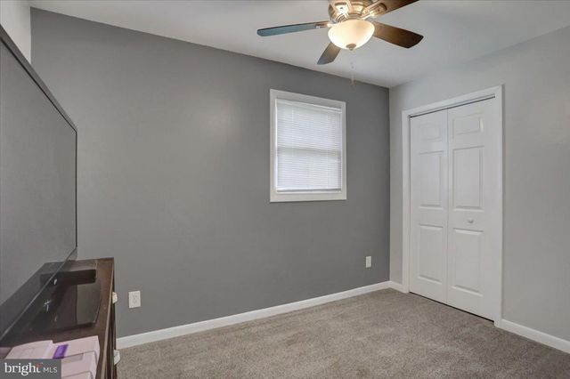 1541 STREAMSIDE DR, Chambersburg, PA 17202