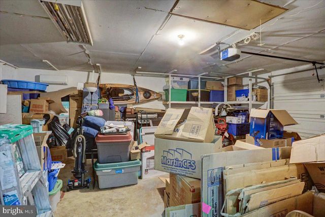 1541 STREAMSIDE DR, Chambersburg, PA 17202