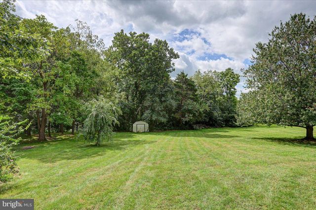 1541 STREAMSIDE DR, Chambersburg, PA 17202