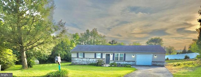 1541 STREAMSIDE DR, Chambersburg, PA 17202