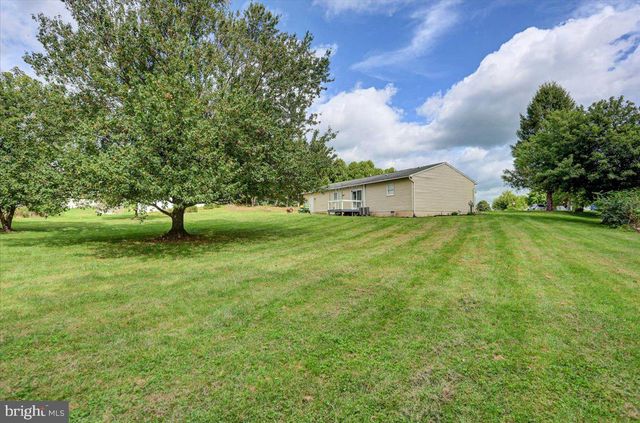 1541 STREAMSIDE DR, Chambersburg, PA 17202