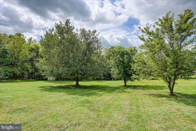 1541 STREAMSIDE DR, Chambersburg, PA 17202