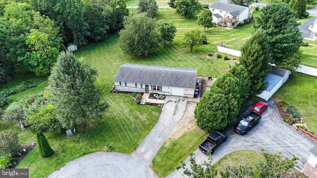 1541 STREAMSIDE DR, Chambersburg, PA 17202