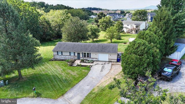 1541 STREAMSIDE DR, Chambersburg, PA 17202