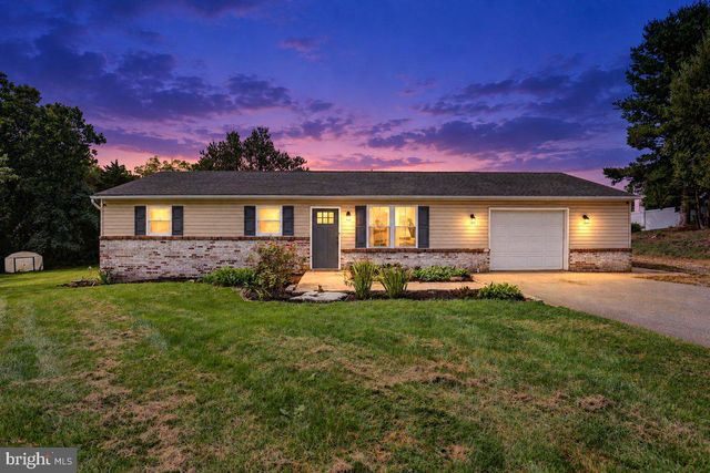 1541 STREAMSIDE DR, Chambersburg, PA 17202