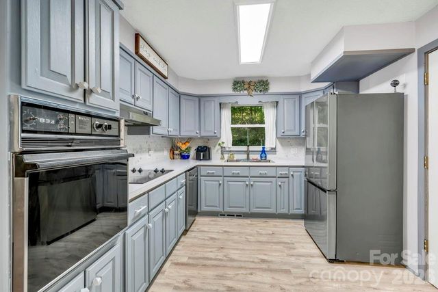 1199 Deer Park Lake Road, Spruce Pine, NC 28777