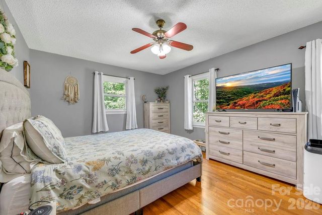 1199 Deer Park Lake Road, Spruce Pine, NC 28777