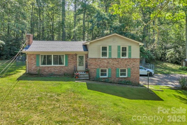 1199 Deer Park Lake Road, Spruce Pine, NC 28777