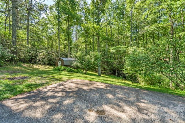 1199 Deer Park Lake Road, Spruce Pine, NC 28777