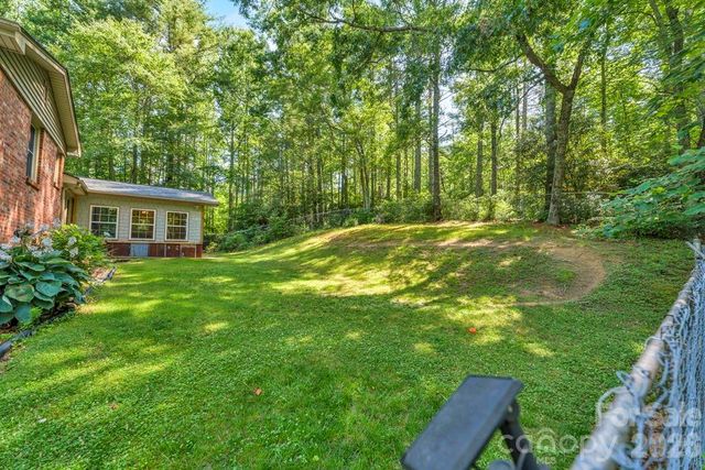 1199 Deer Park Lake Road, Spruce Pine, NC 28777